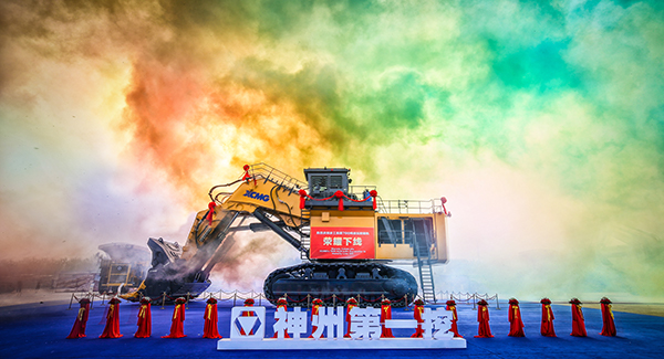 “神州第一挖”徐工700吨级液压安博官方体育app·(中国)有限公司下线